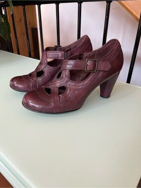 Women's Burgundy Indigo by Clark’s heels